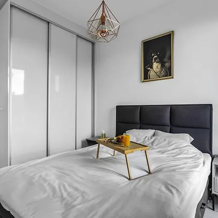 Rydygiera - For 4p, View, Balcony, Shopping Mall Nearby - By Rentujemy Warschau