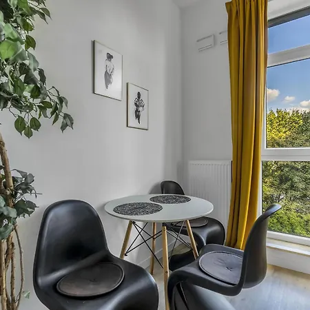 Appartement Rydygiera - For 4p, View, Balcony, Shopping Mall Nearby - By Rentujemy Warschau